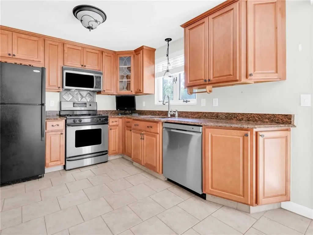 59 Carrs Lane Warwick RI 02886