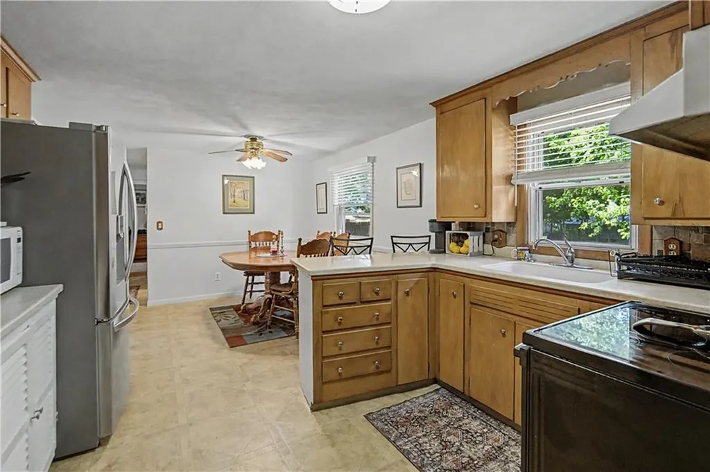 25 Walker Road Warwick RI 02889