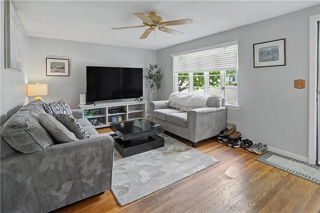 25 Walker Road Warwick RI 02889