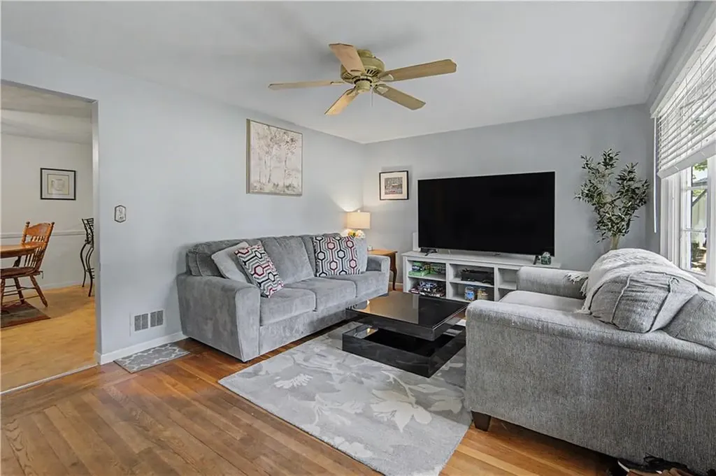 25 Walker Road Warwick RI 02889