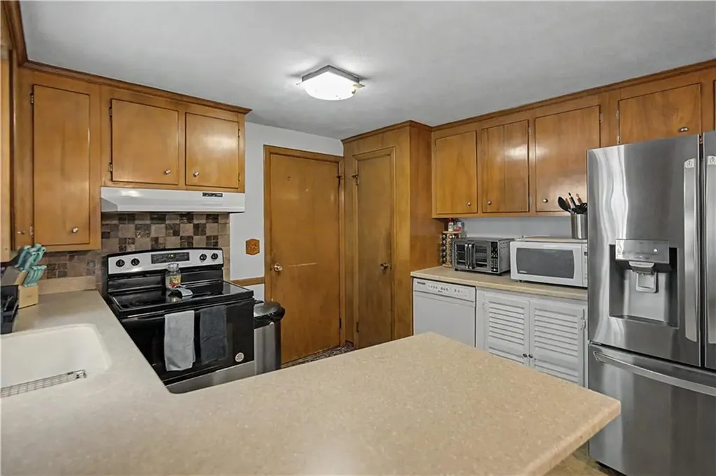 25 Walker Road Warwick RI 02889