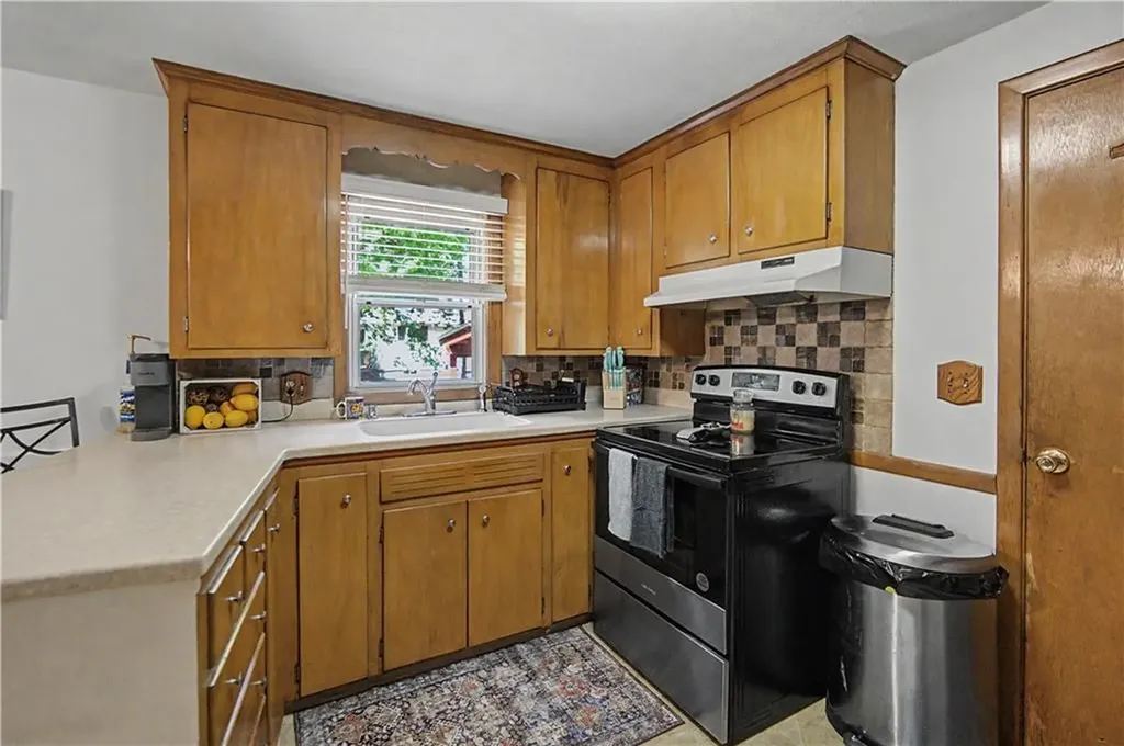 25 Walker Road Warwick RI 02889
