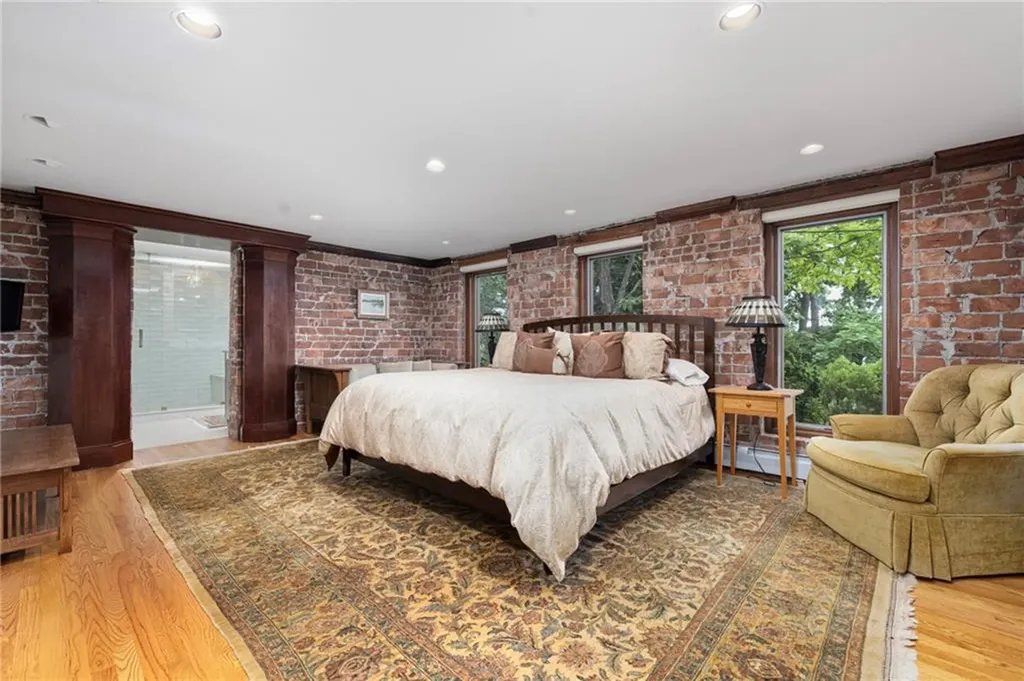 10 Nayatt Road Barrington RI 02806