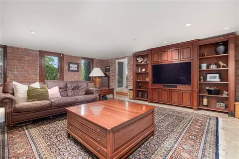 10 Nayatt Road Barrington RI 02806