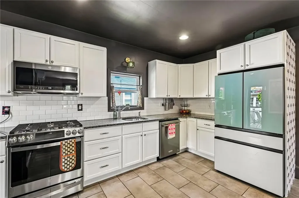 1061 Narragansett Boulevard Cranston RI 02905