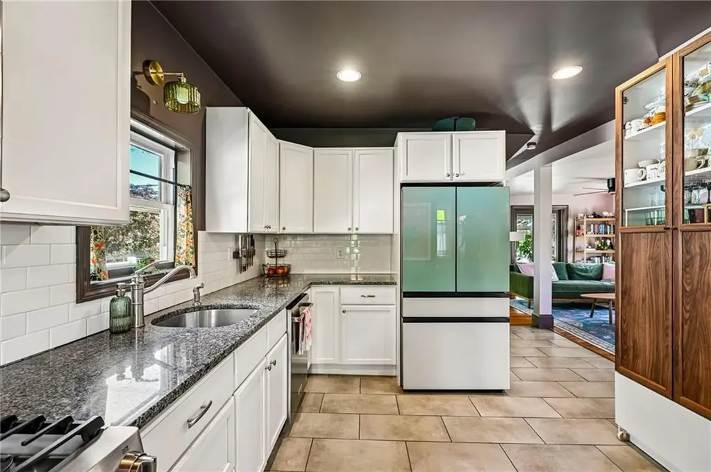 1061 Narragansett Boulevard Cranston RI 02905