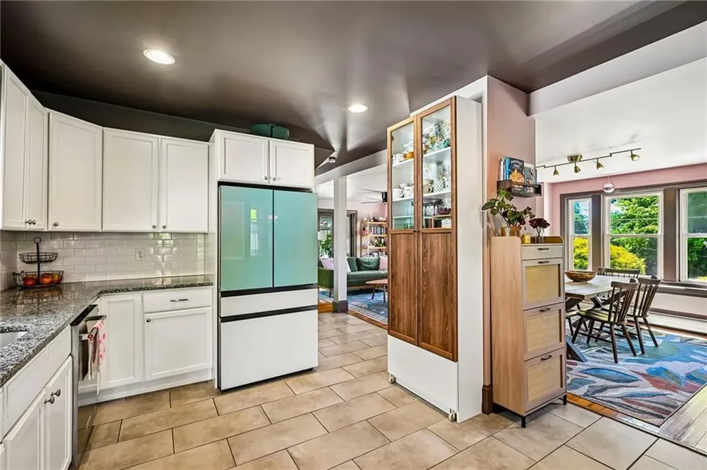 1061 Narragansett Boulevard Cranston RI 02905