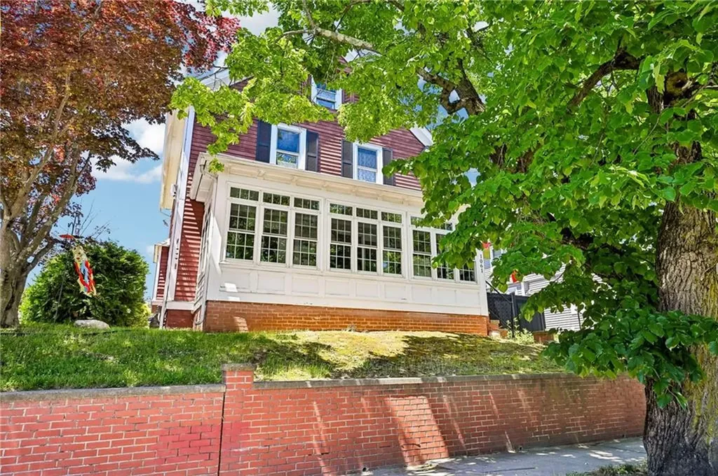 1061 Narragansett Boulevard Cranston RI 02905