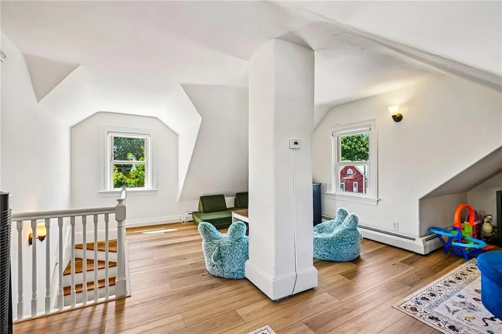 1061 Narragansett Boulevard Cranston RI 02905