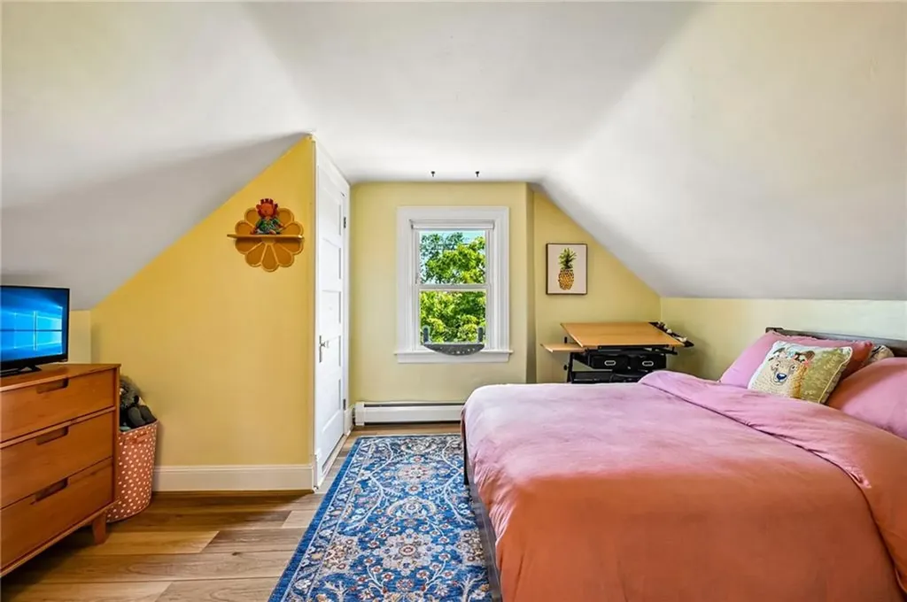 1061 Narragansett Boulevard Cranston RI 02905
