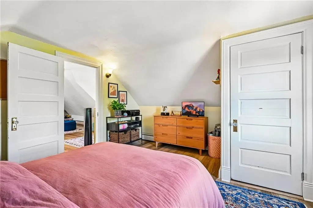 1061 Narragansett Boulevard Cranston RI 02905