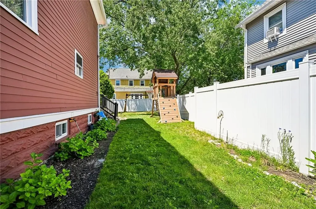 1061 Narragansett Boulevard Cranston RI 02905