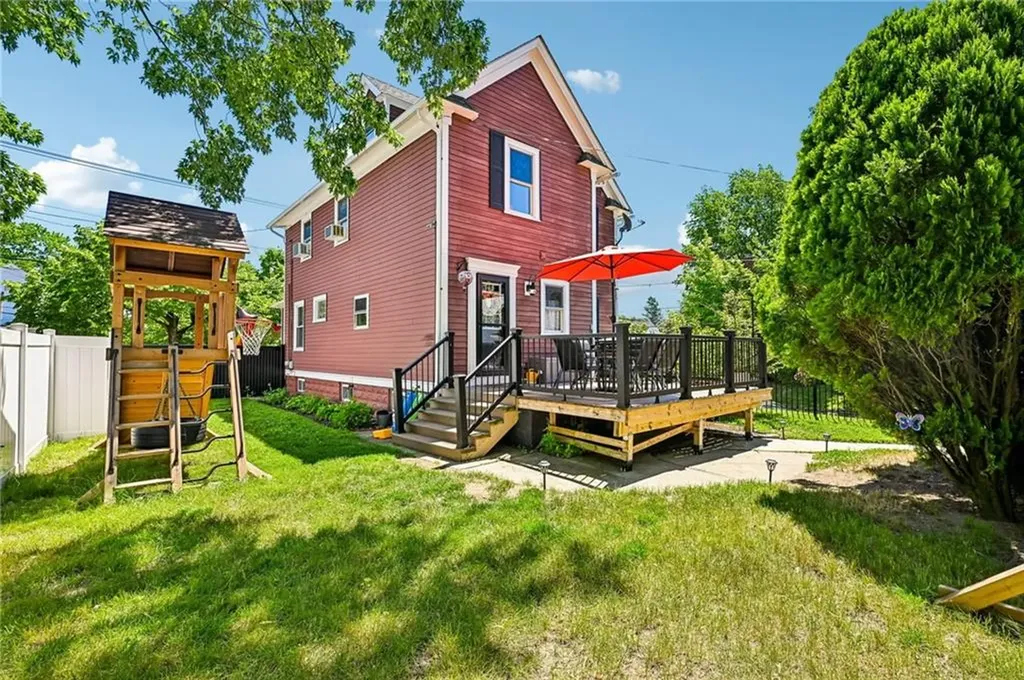 1061 Narragansett Boulevard Cranston RI 02905