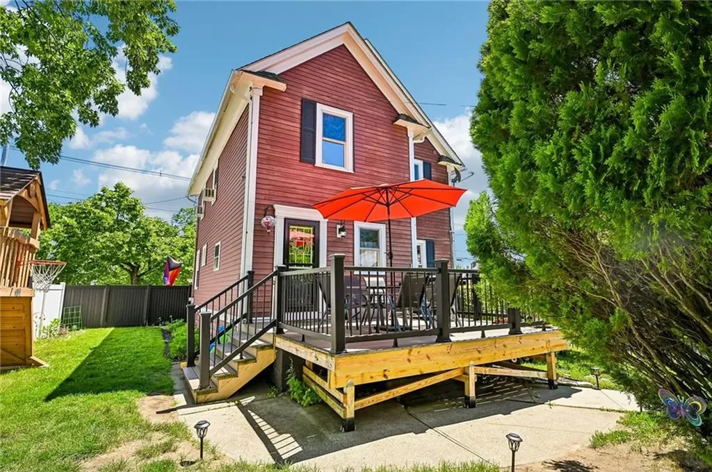 1061 Narragansett Boulevard Cranston RI 02905