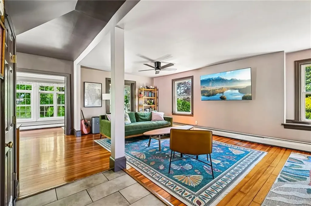 1061 Narragansett Boulevard Cranston RI 02905