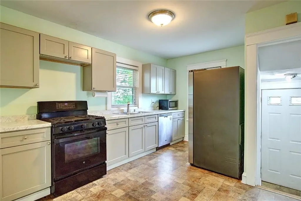 4 Talbot Manor Cranston RI 02905