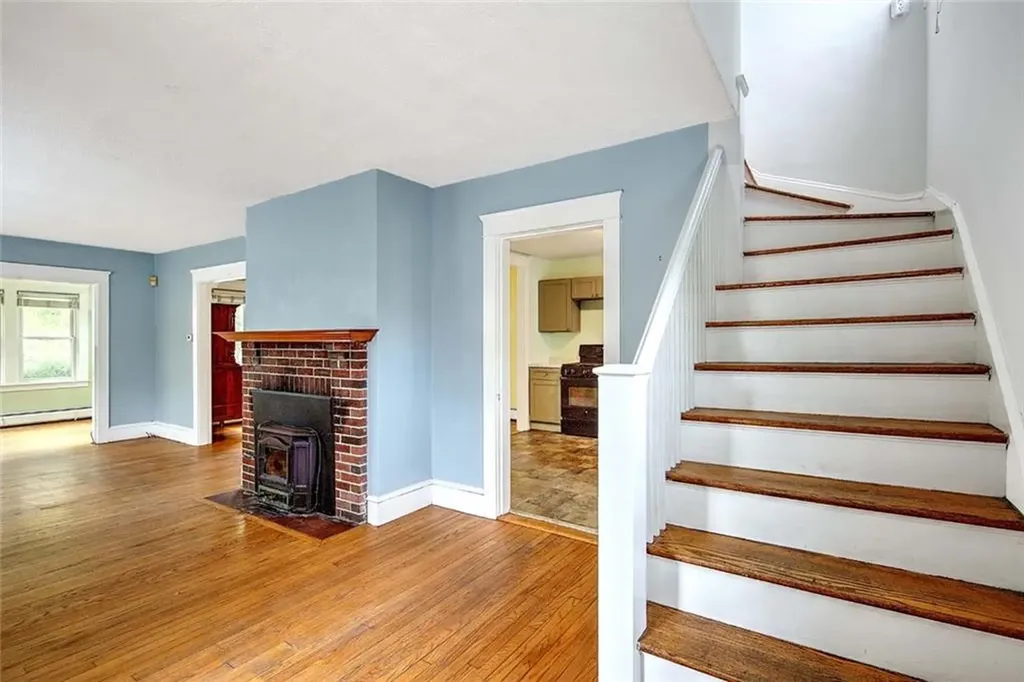 4 Talbot Manor Cranston RI 02905