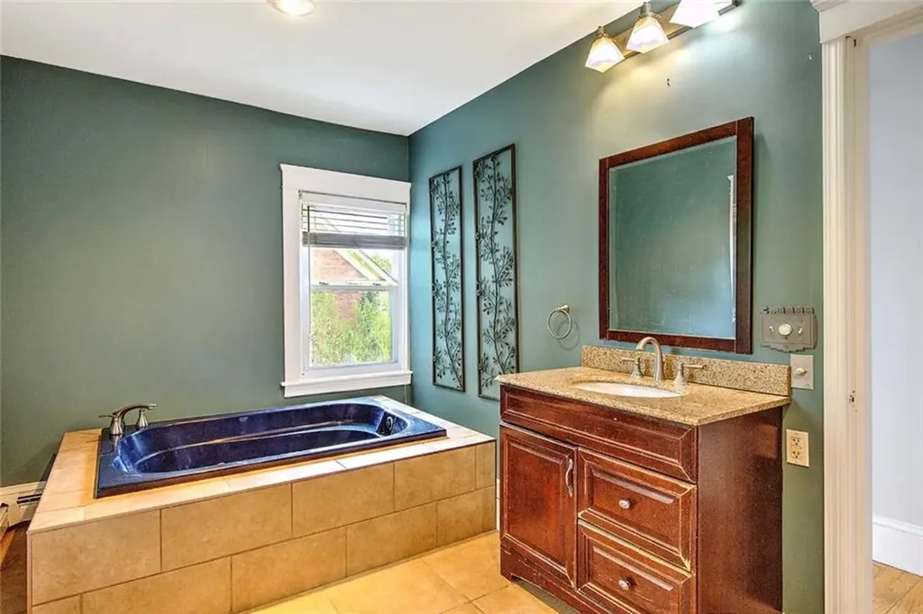 4 Talbot Manor Cranston RI 02905