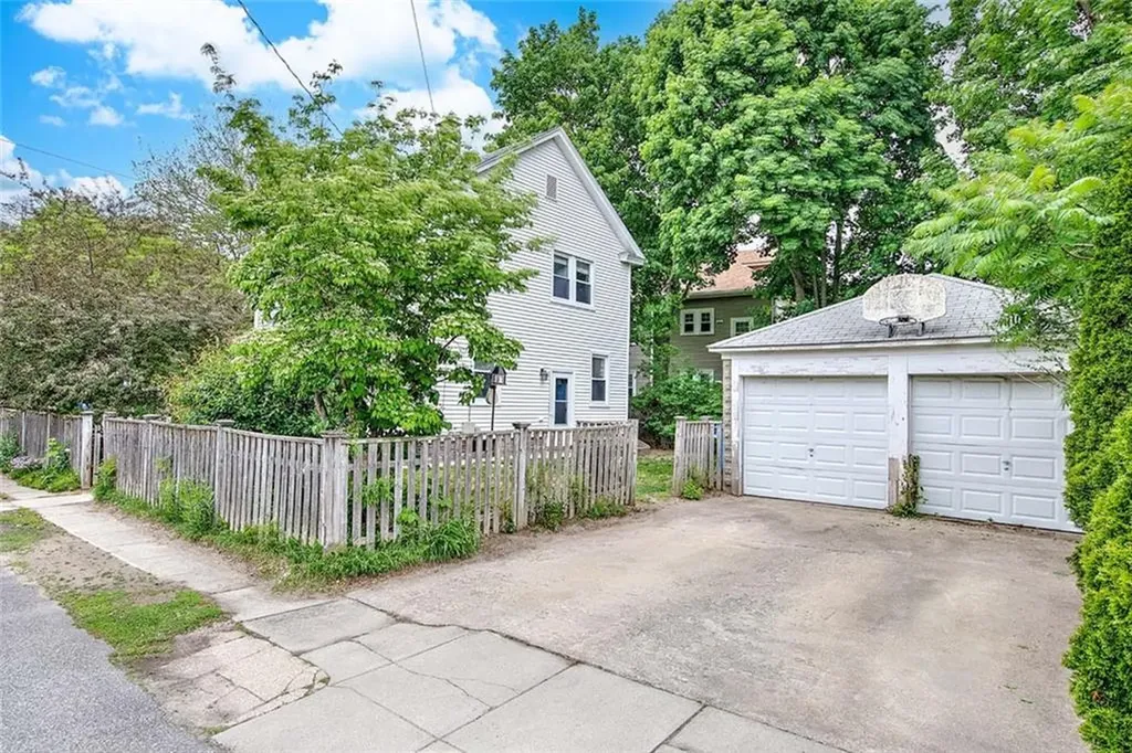 4 Talbot Manor Cranston RI 02905