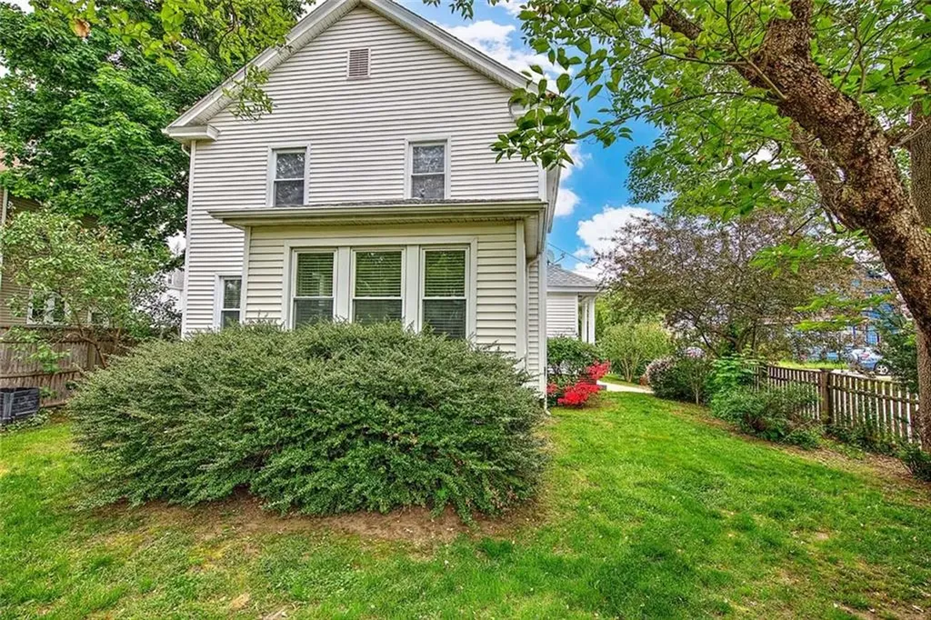 4 Talbot Manor Cranston RI 02905