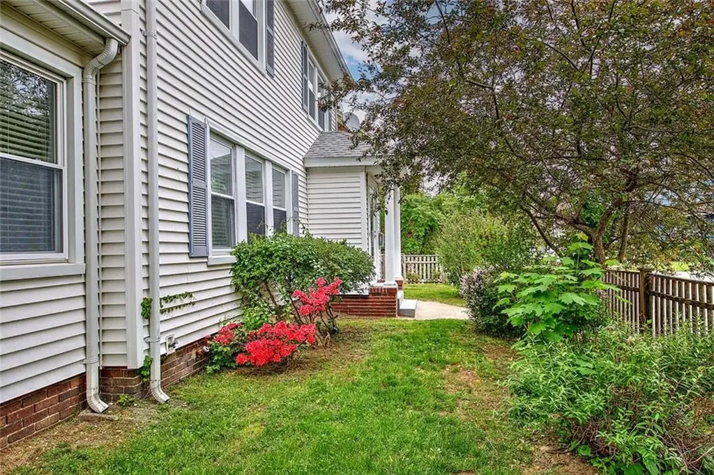 4 Talbot Manor Cranston RI 02905