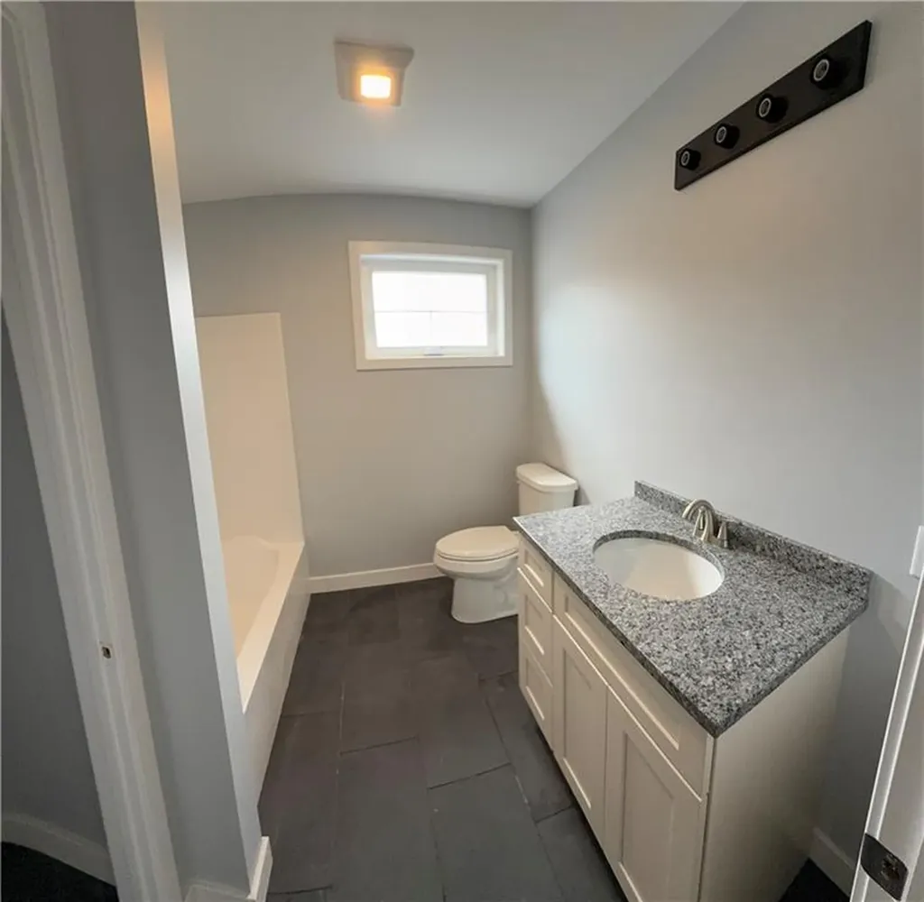 124 Birch Swamp Road Warren RI 02885