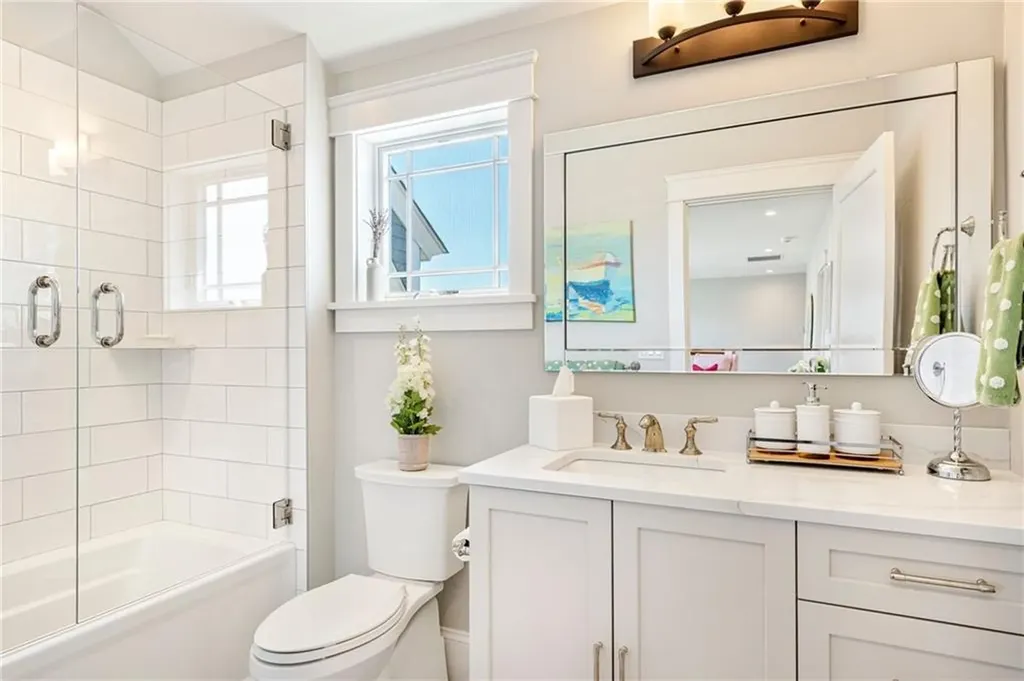 1048 Ocean Road Narragansett RI 02882