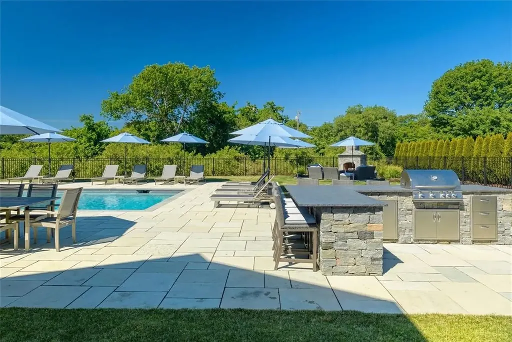 1048 Ocean Road Narragansett RI 02882