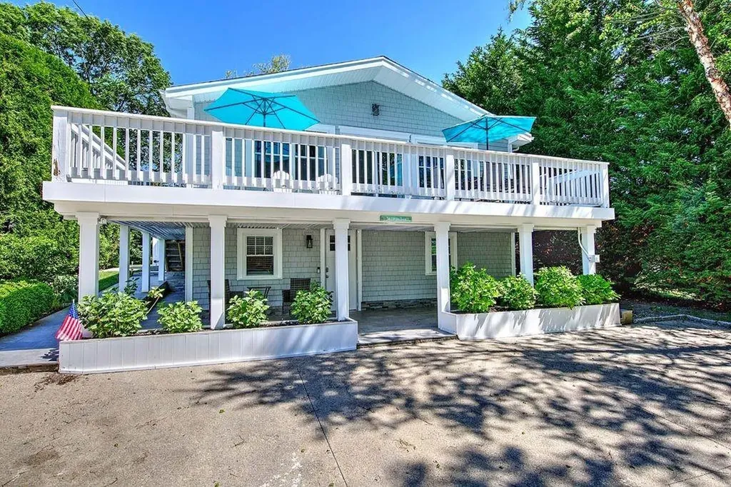 36 Fairway Road Narragansett RI 02882