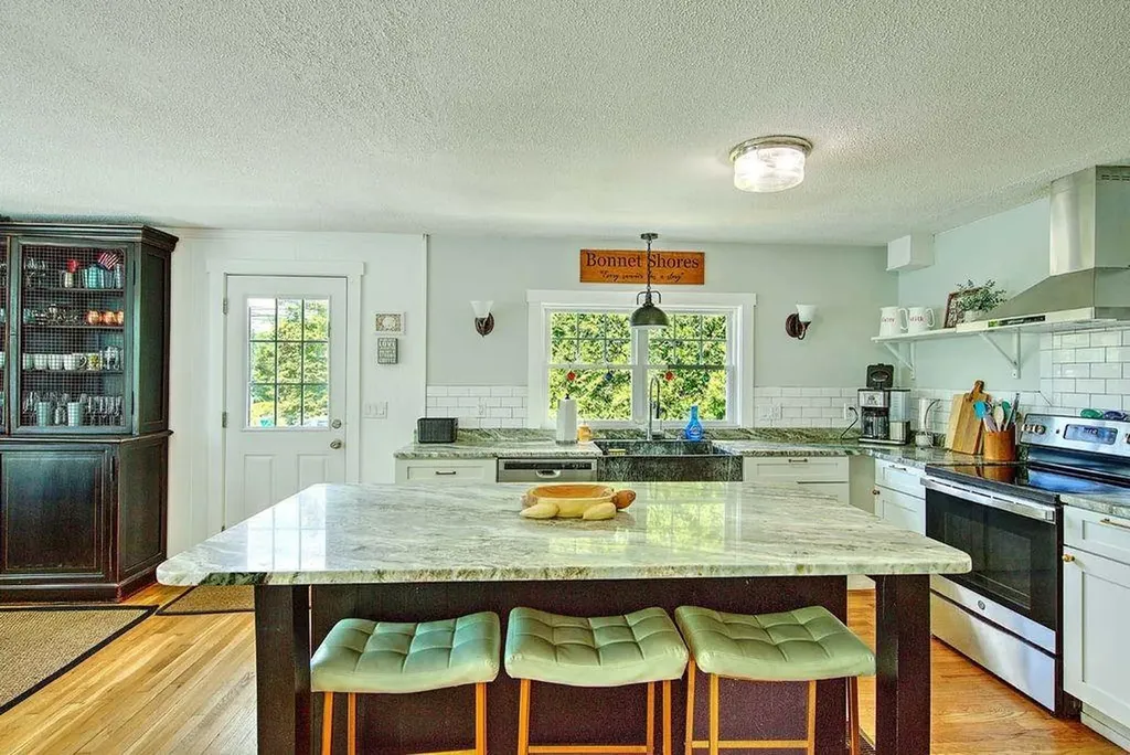 36 Fairway Road Narragansett RI 02882
