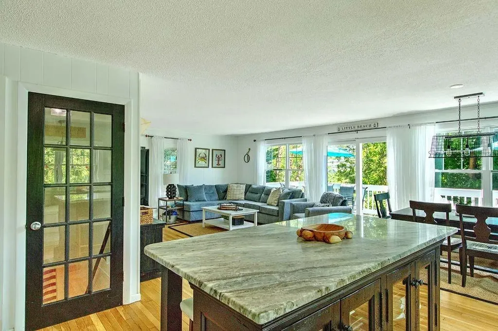 36 Fairway Road Narragansett RI 02882
