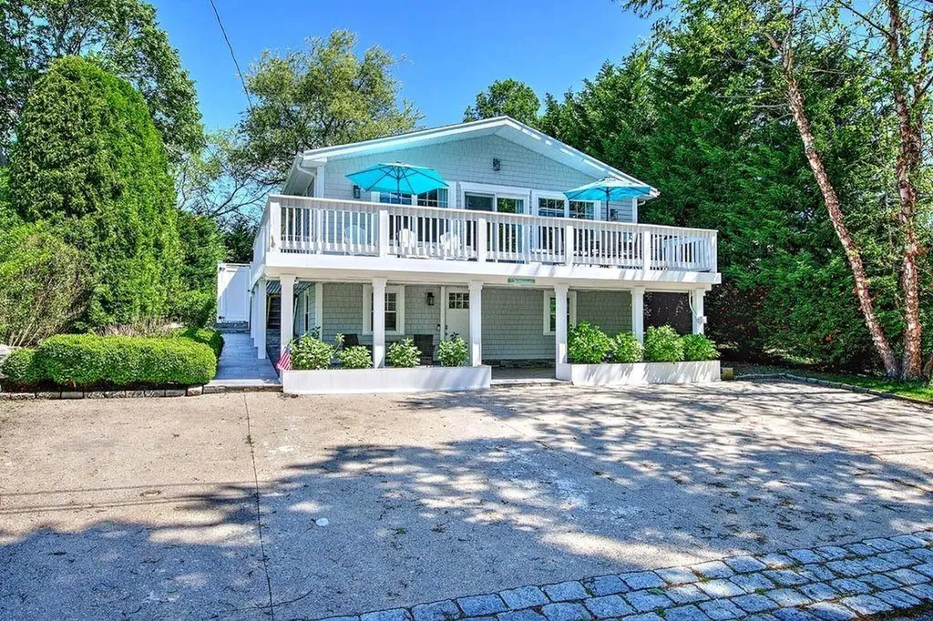 36 Fairway Road Narragansett RI 02882