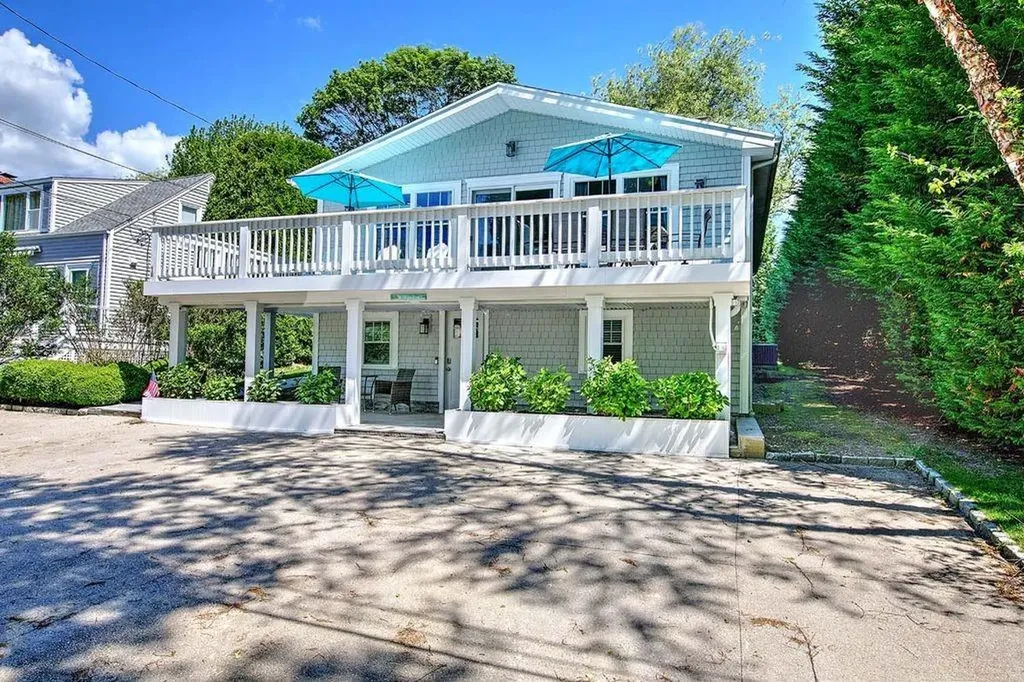 36 Fairway Road Narragansett RI 02882