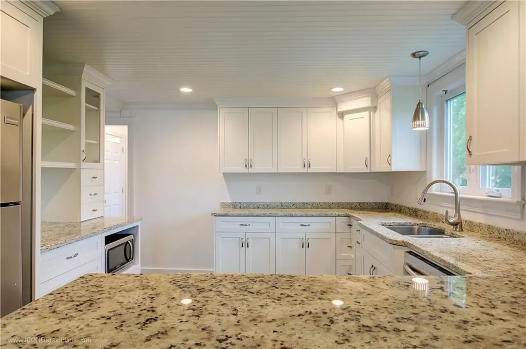 523 Bristol Ferry Road Portsmouth RI 02871