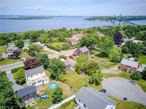 523 Bristol Ferry Road Portsmouth RI 02871