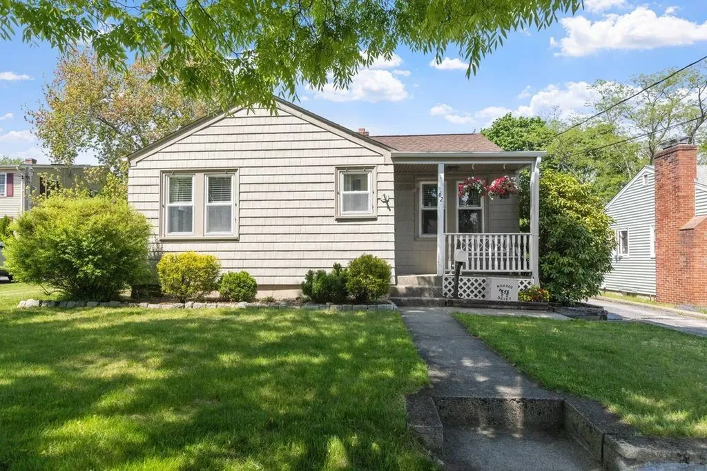 62 Gardiner Avenue East Providence RI 02914