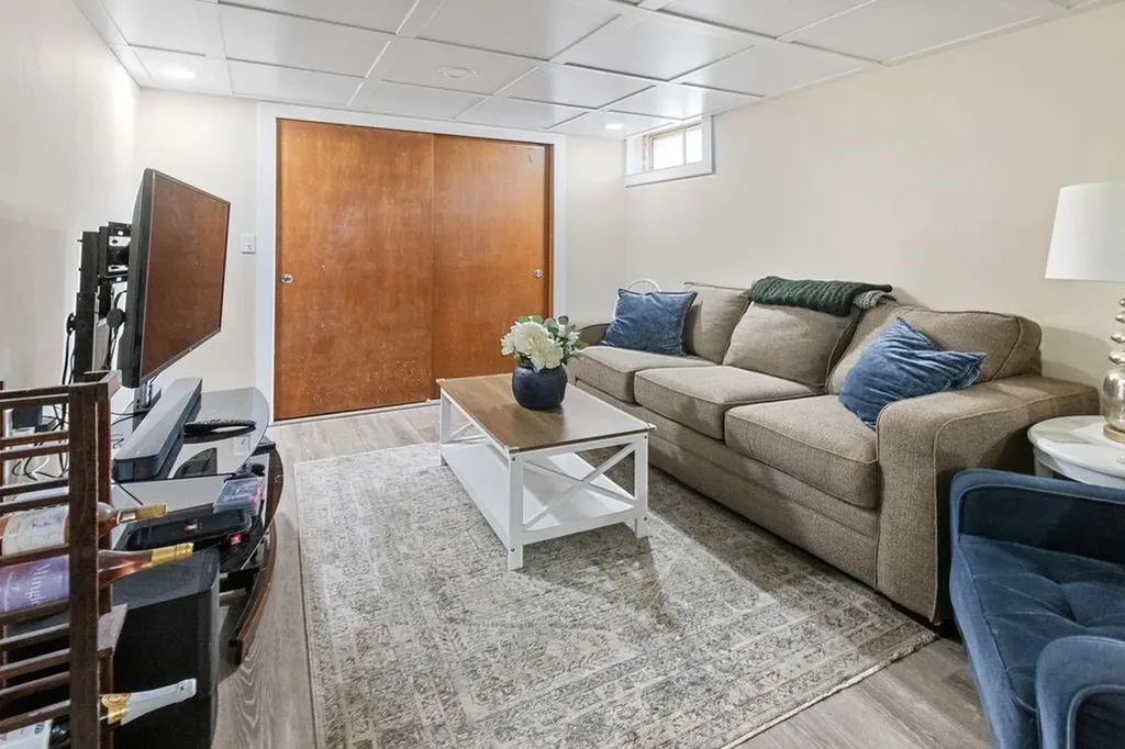 62 Gardiner Avenue East Providence RI 02914