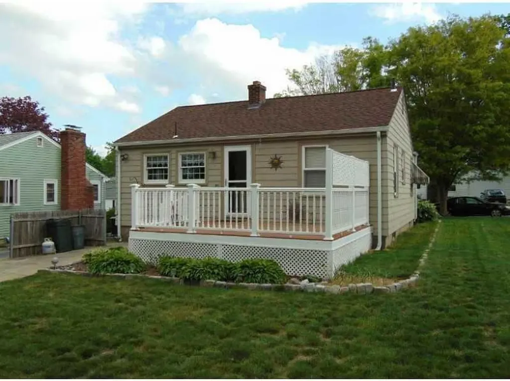 62 Gardiner Avenue East Providence RI 02914