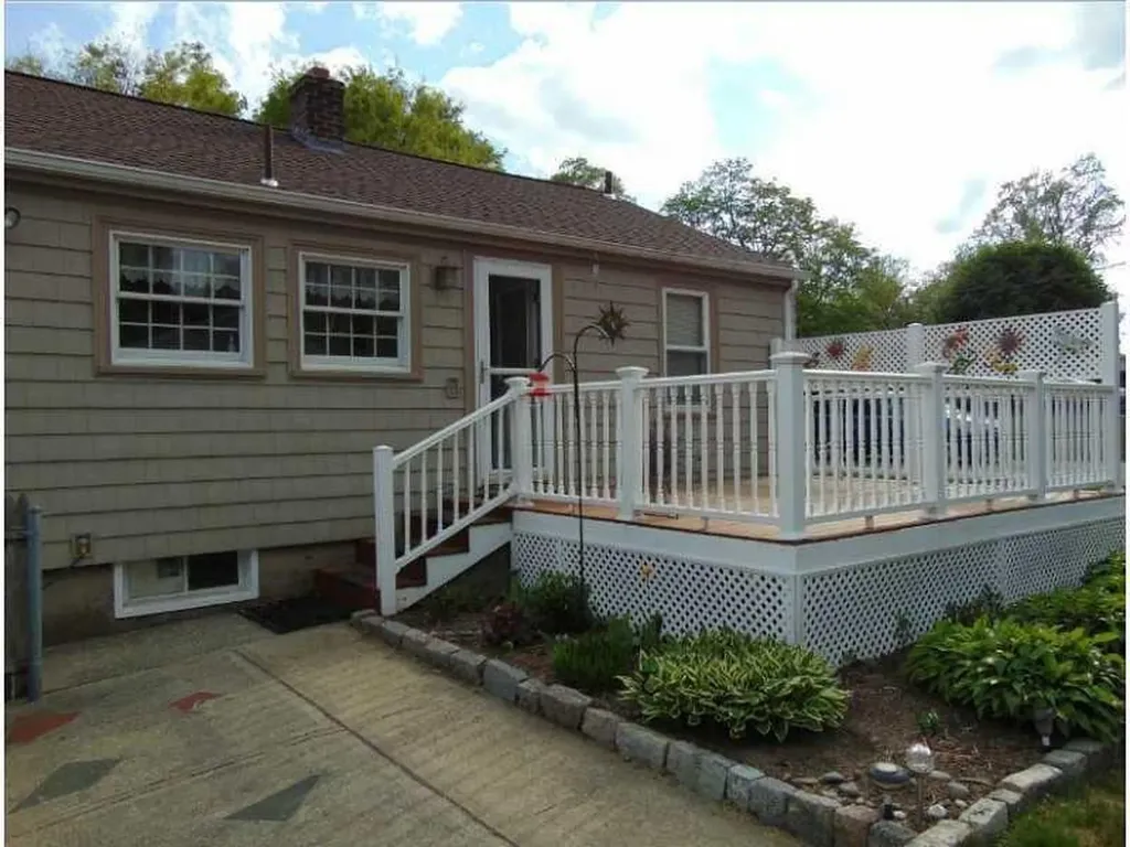 62 Gardiner Avenue East Providence RI 02914