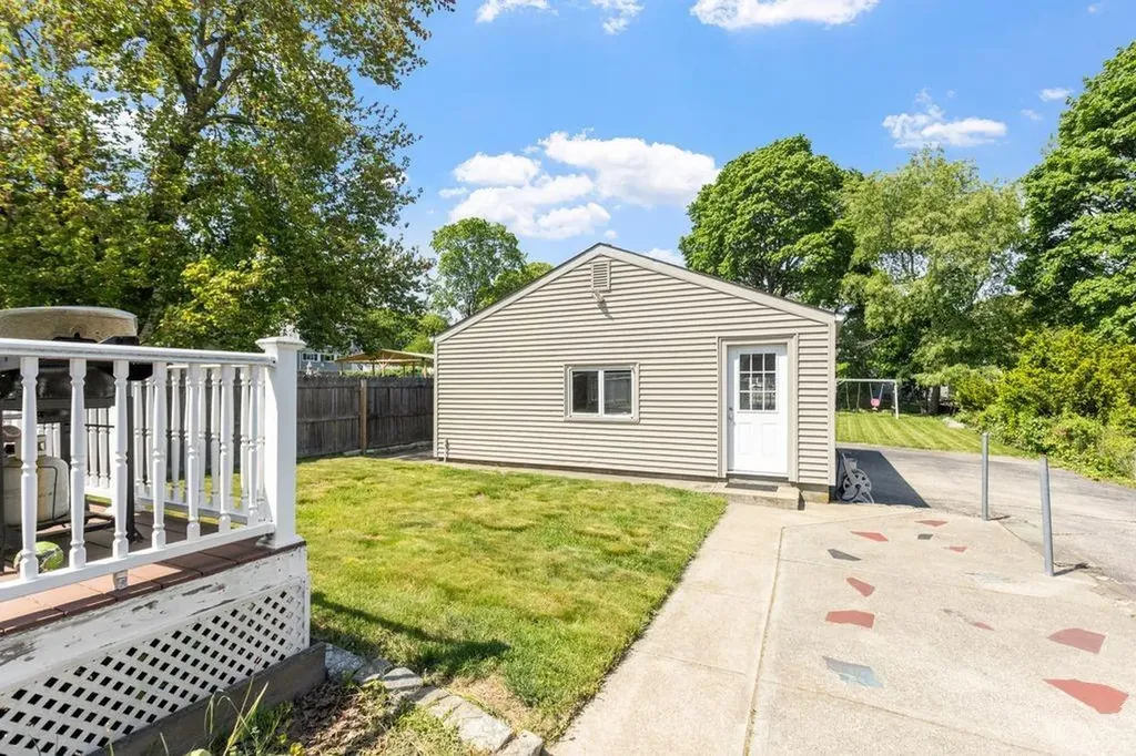 62 Gardiner Avenue East Providence RI 02914