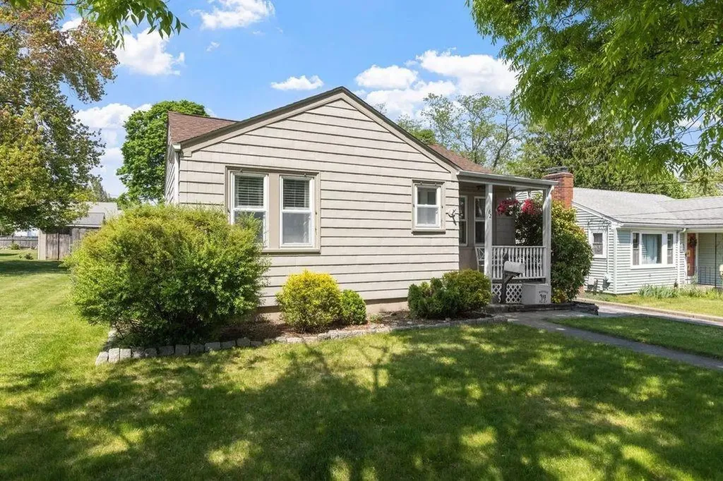 62 Gardiner Avenue East Providence RI 02914