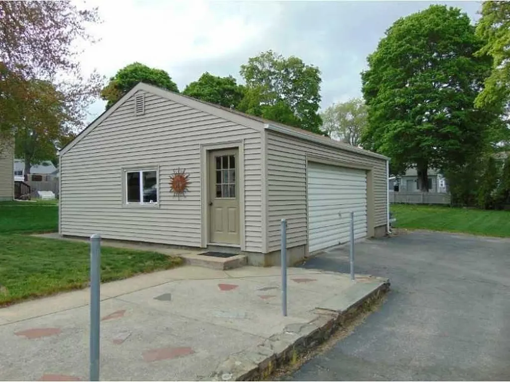 62 Gardiner Avenue East Providence RI 02914