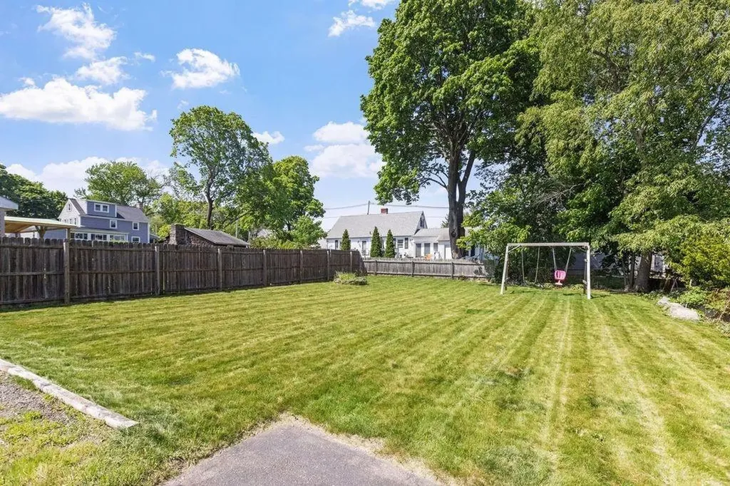 62 Gardiner Avenue East Providence RI 02914