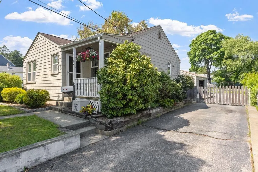 62 Gardiner Avenue East Providence RI 02914