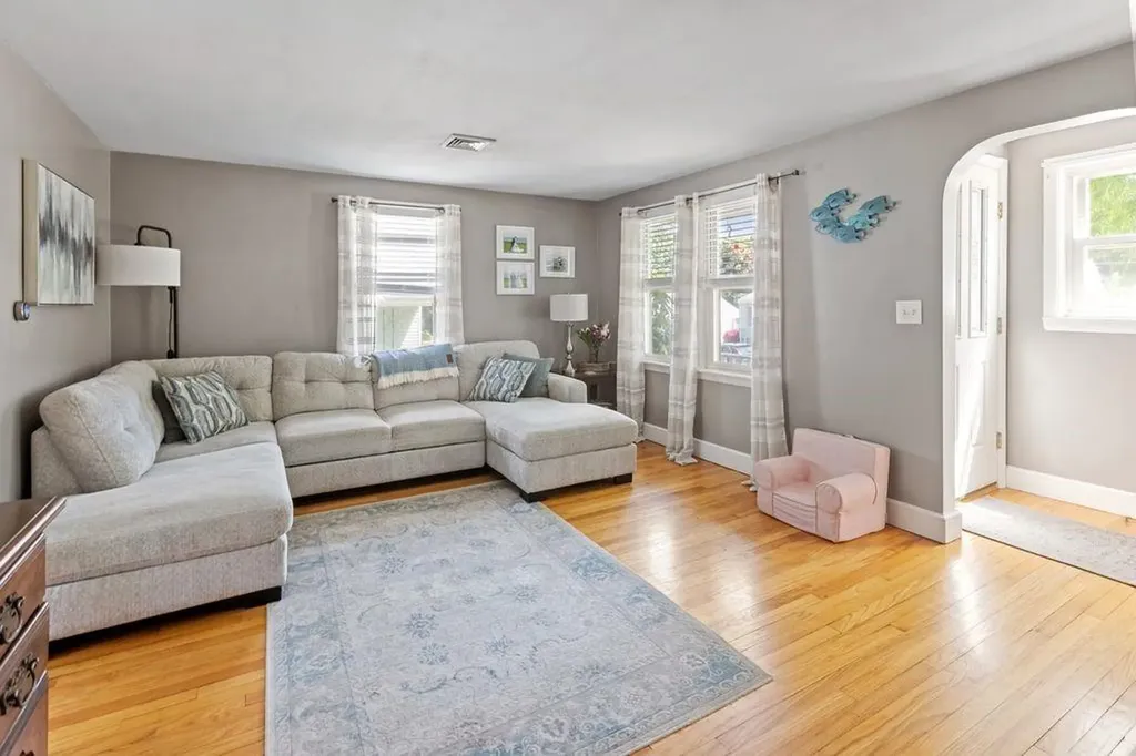 62 Gardiner Avenue East Providence RI 02914