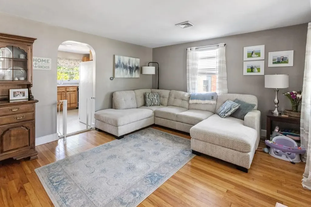 62 Gardiner Avenue East Providence RI 02914