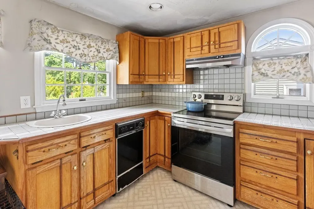 62 Gardiner Avenue East Providence RI 02914