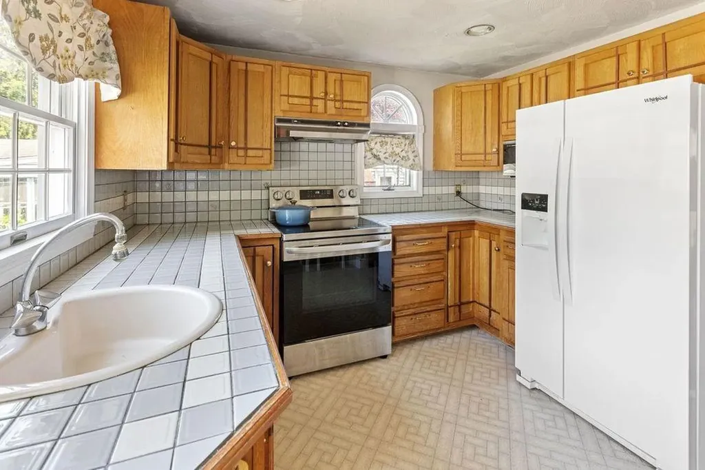 62 Gardiner Avenue East Providence RI 02914