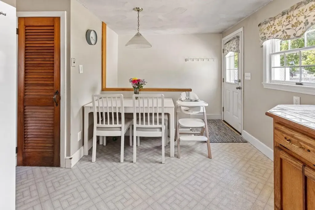 62 Gardiner Avenue East Providence RI 02914