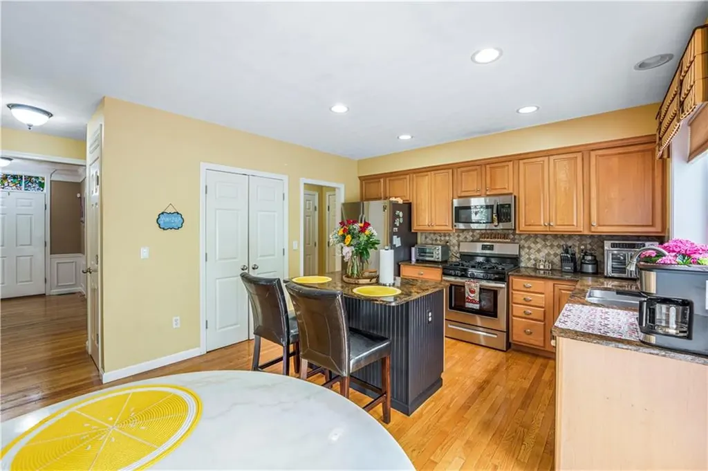 115 Castle Rock Road Warwick RI 02886
